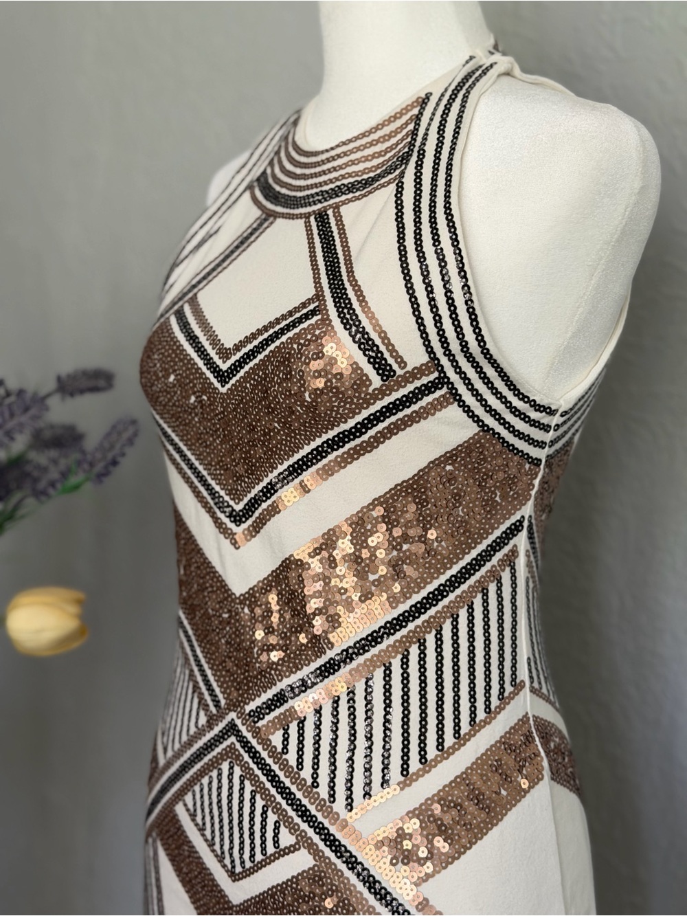 Express Sequined Geometric Mini Body con Dress - Picture 4 of 4